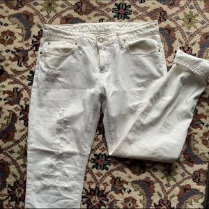 White skinny boyfriend jeans